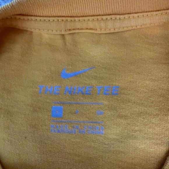 Men’s Small Nike Graphic Tee - Picture 6 of 6